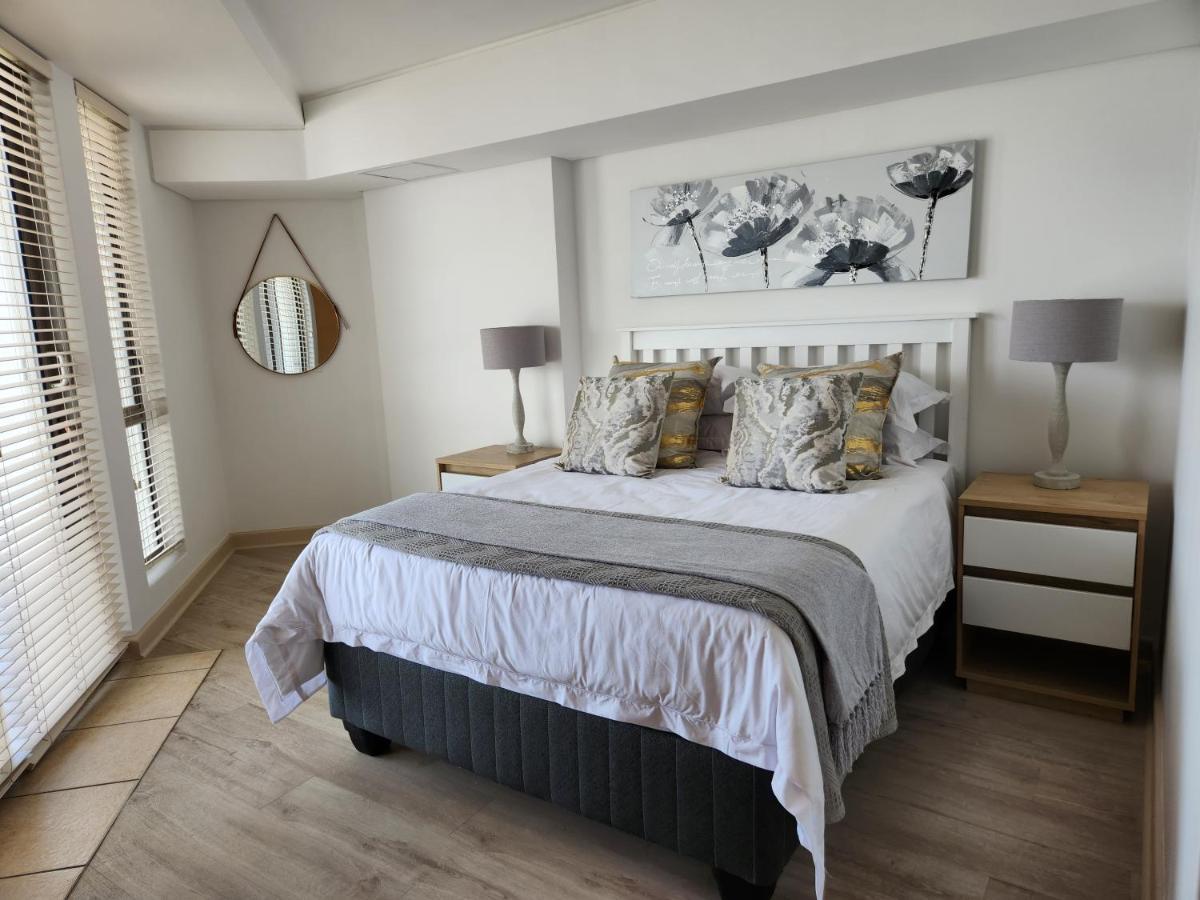 Apartment Hibernian Towers 1203 Strand