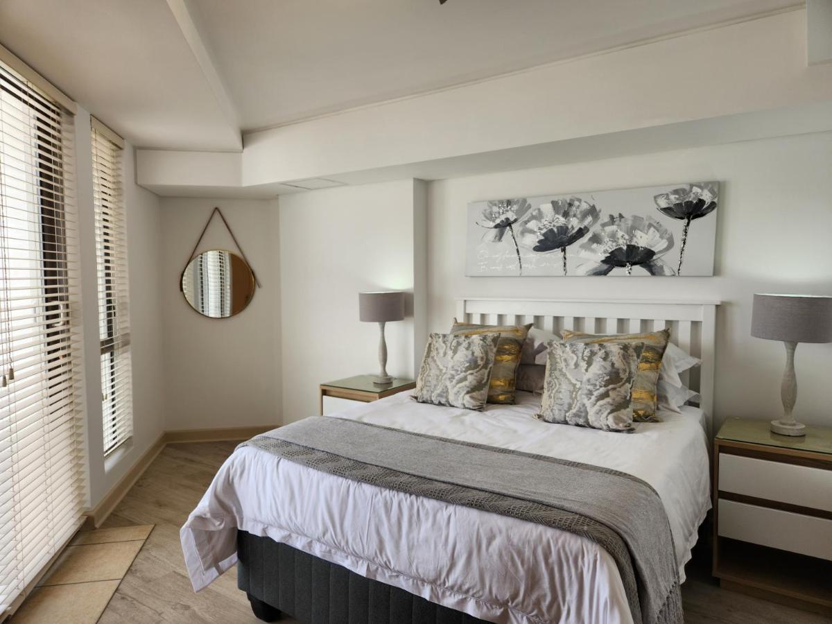 Apartment Hibernian Towers 1203